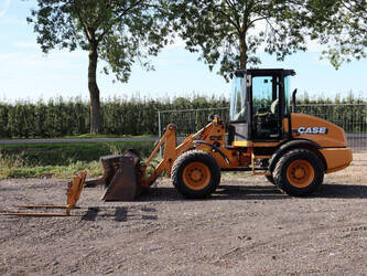 2008 CASE 121E