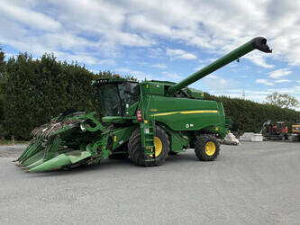 2017-john-deere-t560i-cover-image