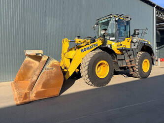 2017 Komatsu WA380-8