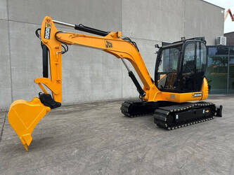 2010 JCB 8056