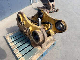 2017-caterpillar-330-1512797-cover-image